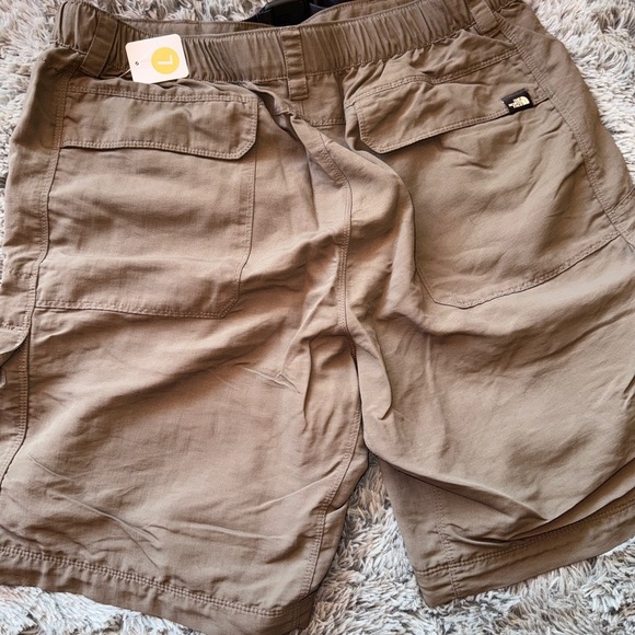 The North Face Greenish/Brown Cargo Adventure Shorts with an adjustable belt - Picture 4 of 4